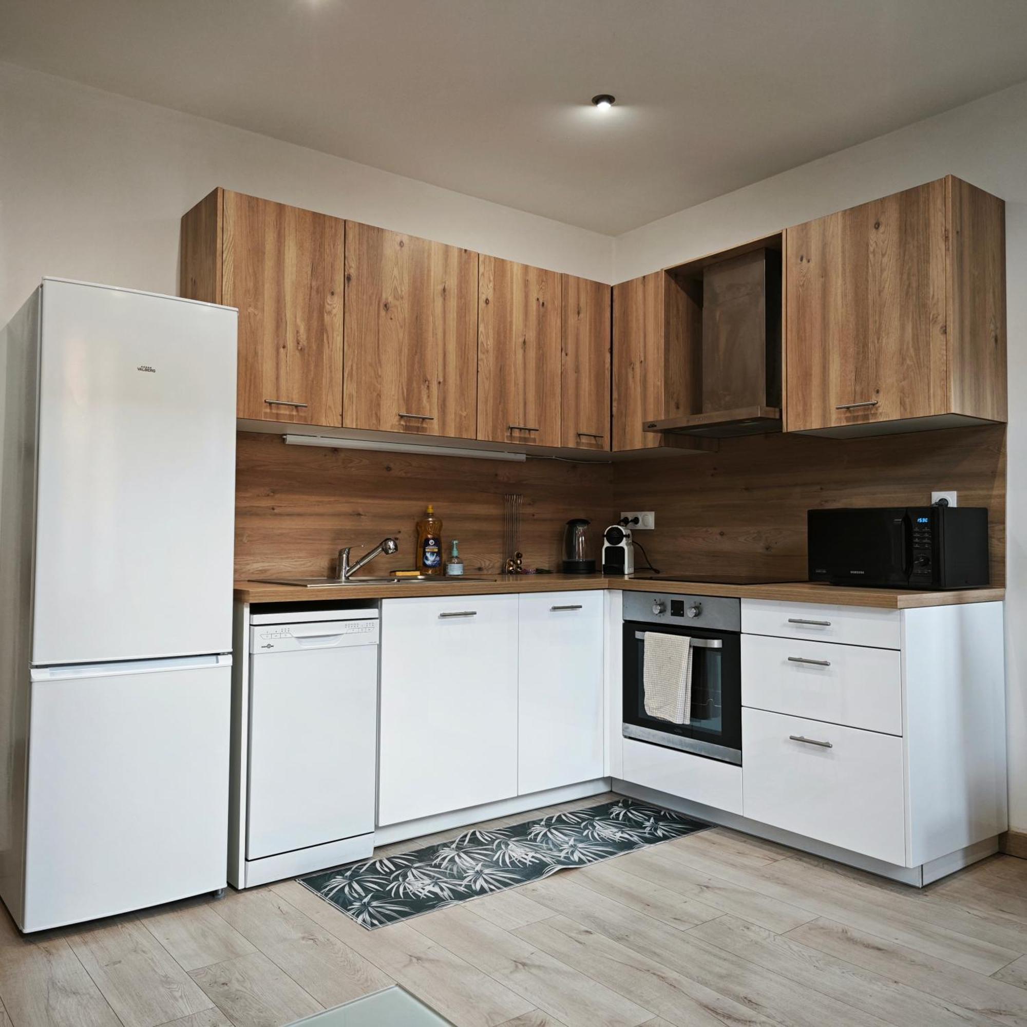 Appartement Tout Confort A 2 Pas Du Centre Ville 오바뉴 외부 사진