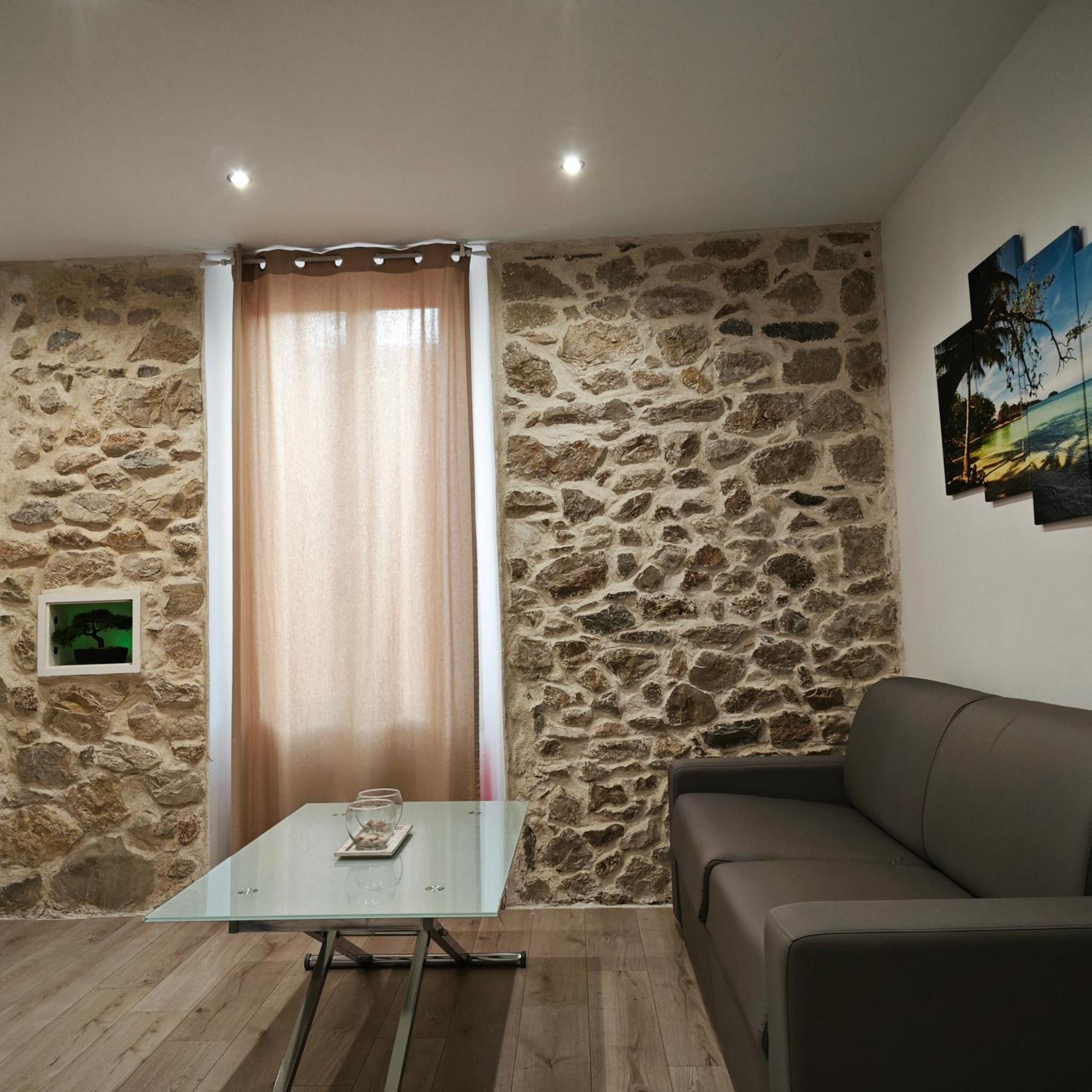 Appartement Tout Confort A 2 Pas Du Centre Ville 오바뉴 외부 사진