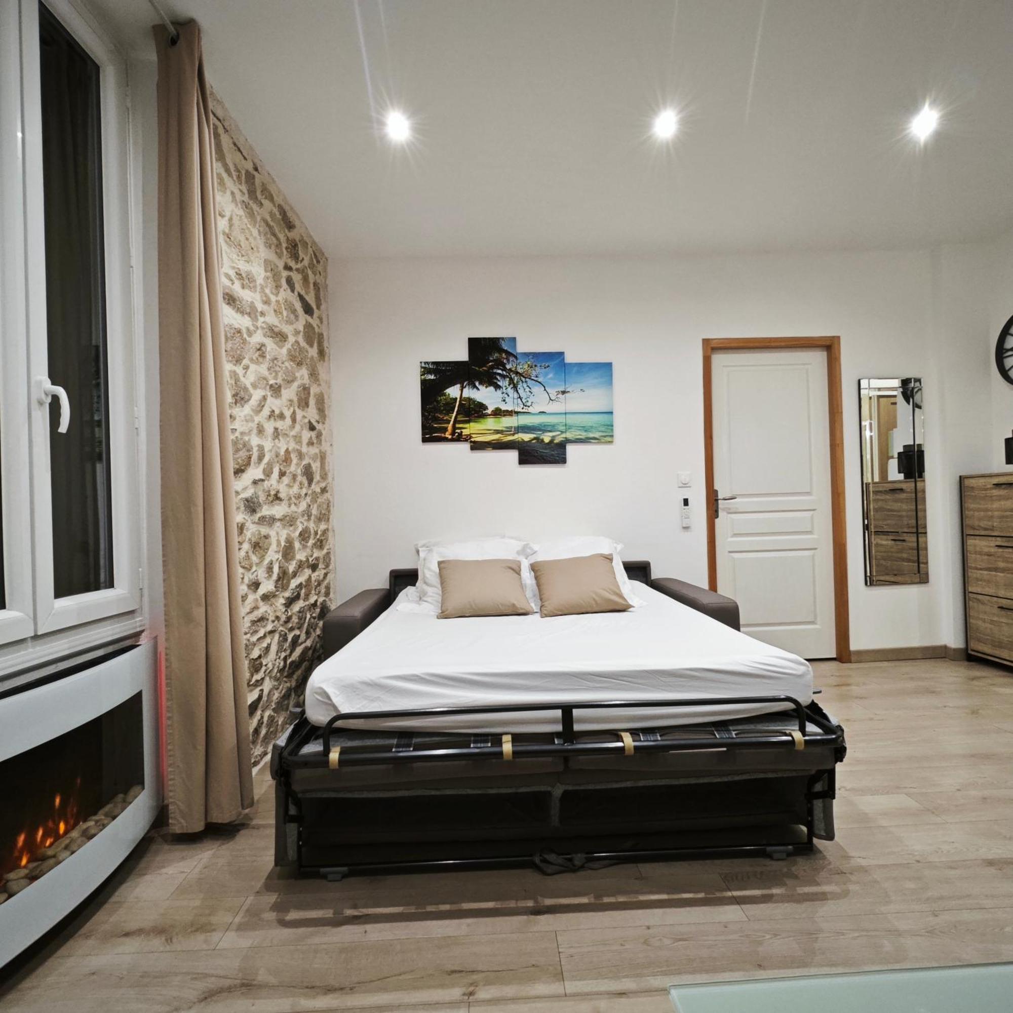 Appartement Tout Confort A 2 Pas Du Centre Ville 오바뉴 외부 사진
